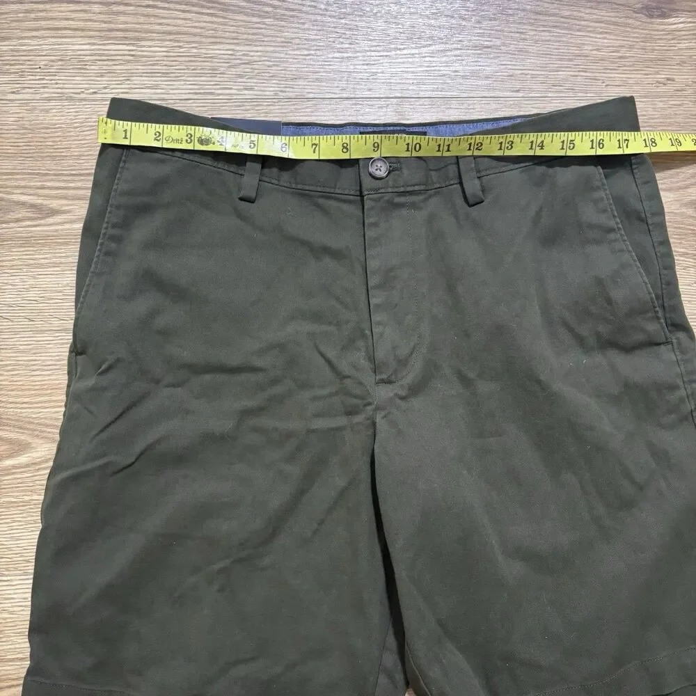 Banana Republic Aiden Shorts Men’s Sz 34 Slim Fit Green Chino 10” Inseam NWT